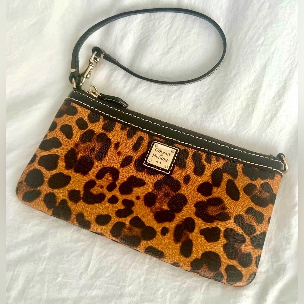 👑✅PRICE FIRM✅Dooney & Bourke Mini Leopard Clutch Bag - Picture 6 of 17